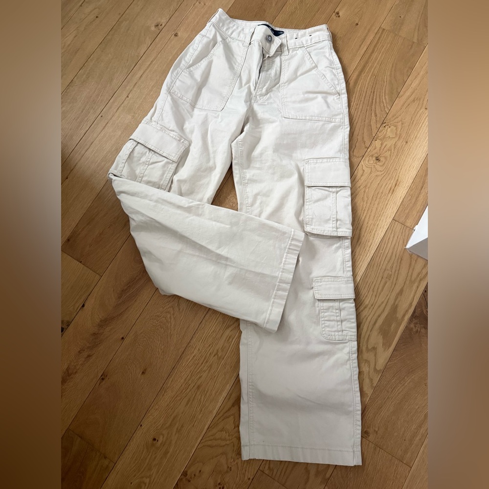 Hollister Off-White Ultra High-Rise Cargo Pants